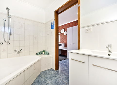 BEST WESTERN Whalers Rest Motor Inn - VIC Tourism 2