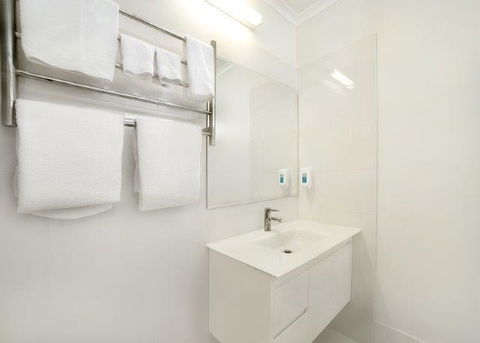Admiralty Inn - VIC Tourism 4