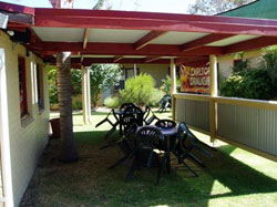 Yarloop Hotel - VIC Tourism 2