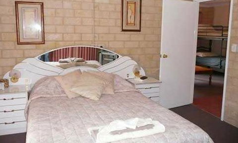York Motel - VIC Tourism 1