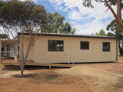 Kondinin Caravan Park - VIC Tourism 4