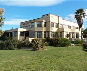 Riviera Hotel - VIC Tourism 0