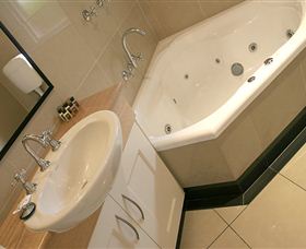 Graham Apartments - VIC Tourism 4