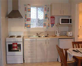 South Arm Cabin Retreat - VIC Tourism 1