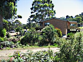Daniel's Bay Retreat - VIC Tourism 1