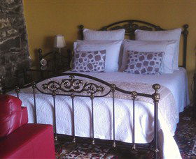 Touchwood Cottages & Craft Gallery & Cafe - VIC Tourism 2