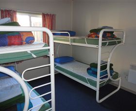 Strahan Backpackers  - VIC Tourism 4