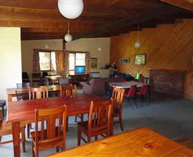 Strahan Backpackers  - VIC Tourism 3