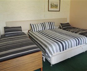 Ross Caravan Park & Heritage Cabins - VIC Tourism 3