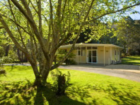 Russell Falls Holiday Cottages - VIC Tourism 0
