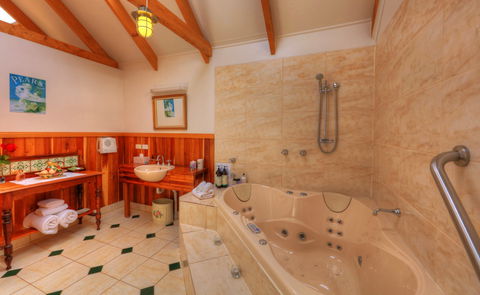 Ellie's Cottage Collection - Ellie's Spa Cottage - VIC Tourism 5