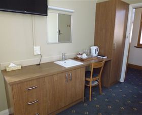 Formby Hotel - VIC Tourism 1
