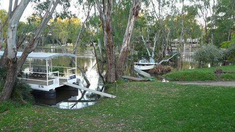 Riverside Waterfront Motel Wahgunyah - VIC Tourism 0