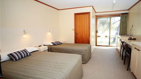 Deniliquin Golf Leisure Resort - VIC Tourism 4