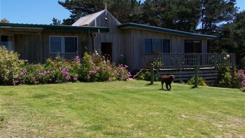 Clifton Beach Lodge - VIC Tourism 0