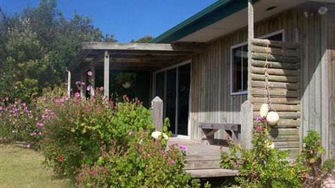 Clifton Beach Lodge - VIC Tourism 3