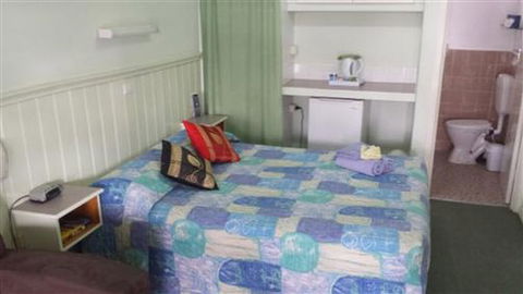 Paddle Steamer Motel - VIC Tourism 1
