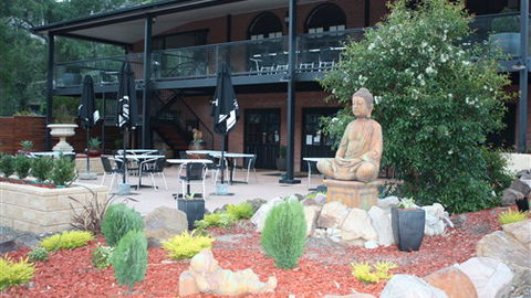 Country Plaza Halls Gap - VIC Tourism 1