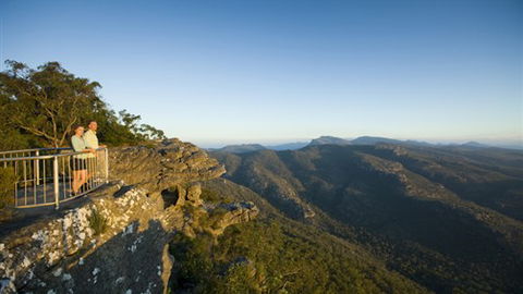 Country Plaza Halls Gap - VIC Tourism 4