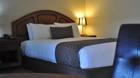 Bell Tower Inn - VIC Tourism 1