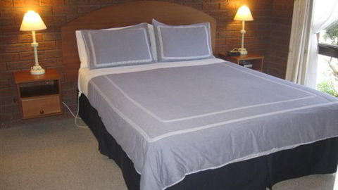 Paradise Court Villas - VIC Tourism 1