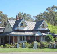 Magnolia Mansfield - VIC Tourism