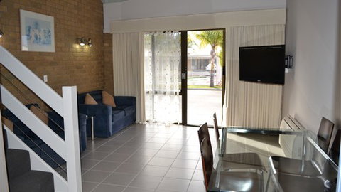 Lake Edge Resort - VIC Tourism 1