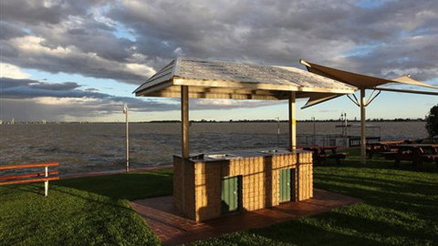 Lake Edge Resort - VIC Tourism 4