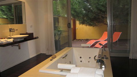 Blue Cliffs Retreat - VIC Tourism 2