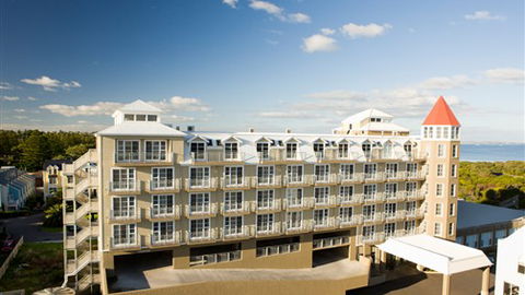 Quality Suites Deep Blue - VIC Tourism 0