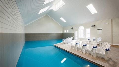 Quality Suites Deep Blue - VIC Tourism 1