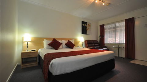 Edinburgh Motor Inn - VIC Tourism 1