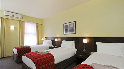 Comfort Inn & Suites City Views - VIC Tourism 3
