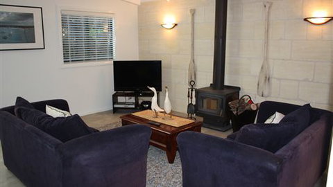 Hidden Treasure At Pirates Bay - VIC Tourism 3