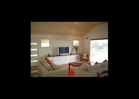 Rayville Boat Houses - VIC Tourism 6
