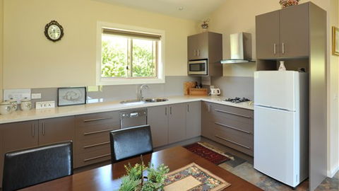 Langbrook Estate Cottages - VIC Tourism 4