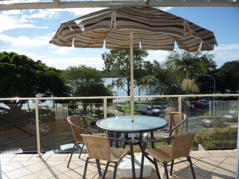 Regatta Riverfront Apartments - VIC Tourism 3