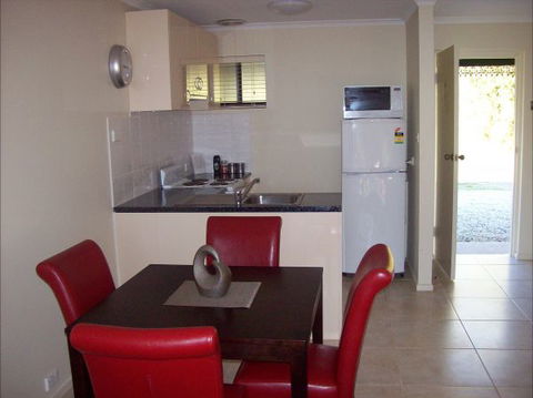 Colonial Inn Guest Rooms - VIC Tourism 7