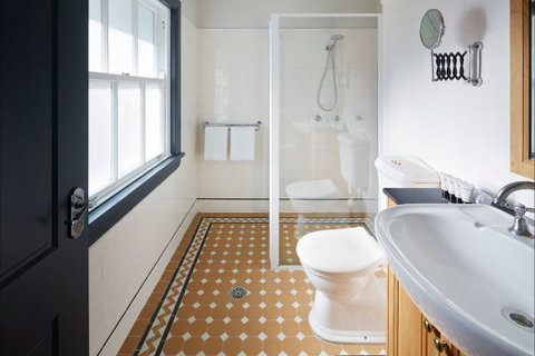 Brassey Hotel - VIC Tourism 4