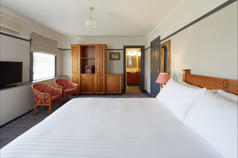 Brassey Hotel - VIC Tourism 5