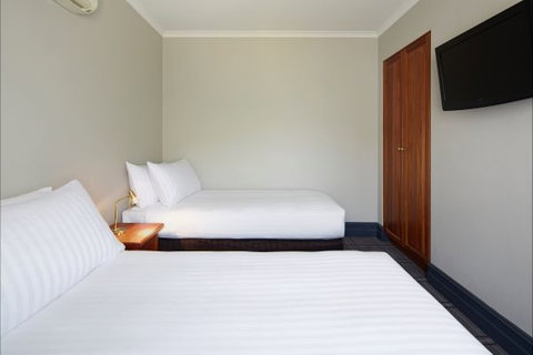 Brassey Hotel - VIC Tourism 7