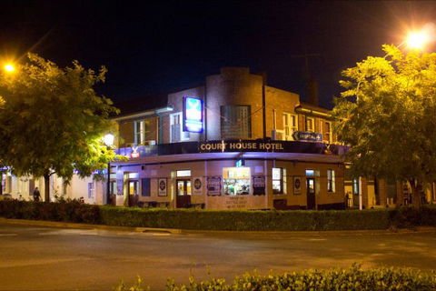 Courthouse Hotel Boorowa - VIC Tourism 1
