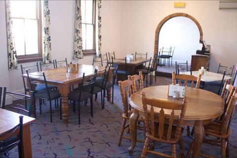 Courthouse Hotel Boorowa - VIC Tourism 8