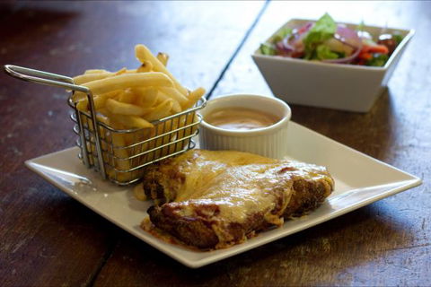 Courthouse Hotel Boorowa - VIC Tourism 9