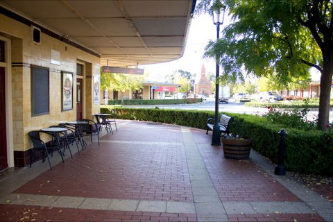 Courthouse Hotel Boorowa - VIC Tourism 10