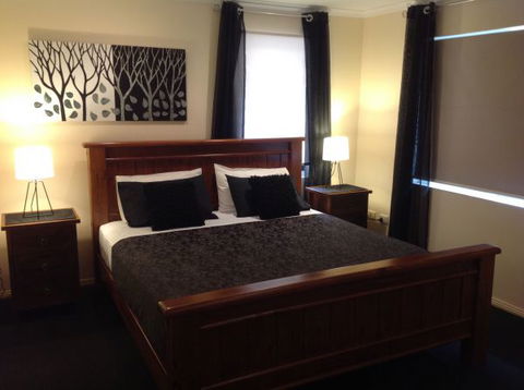 Garunya Executive Townhouse - VIC Tourism 2