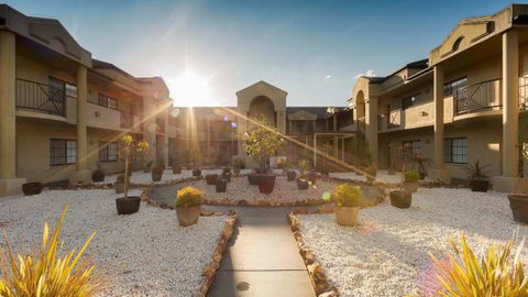 Parklands Hotel And Apartments - VIC Tourism 0