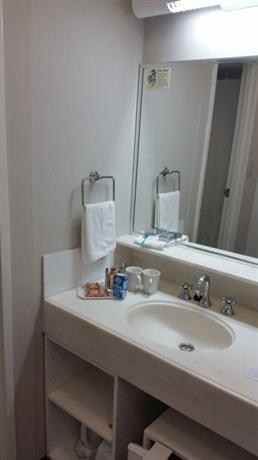 Beachcomber Hotel And Conference Centre - VIC Tourism 0