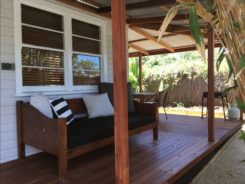 A Sunday Cottage - VIC Tourism 0