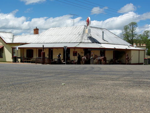 Royal Hotel Dalton - VIC Tourism 1